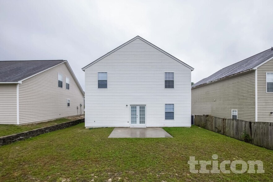 Building Photo - 104 Flyer Ct