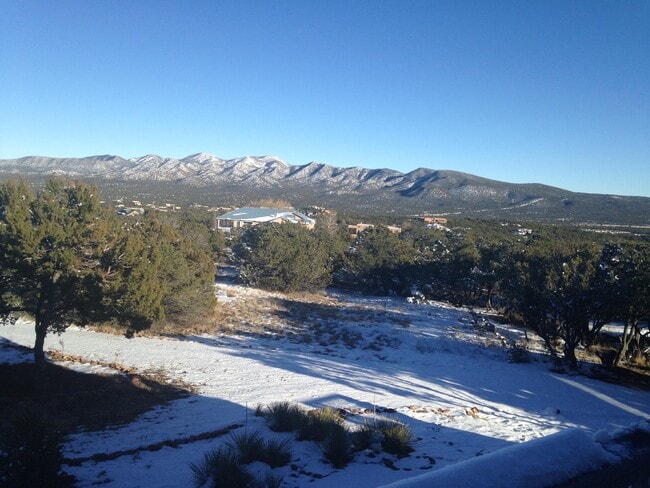 Building Photo - 7 Metate Dr