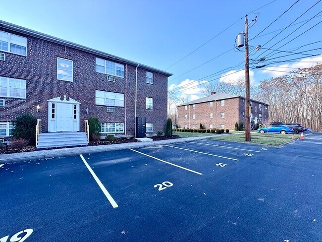 Building Photo - 128 North St