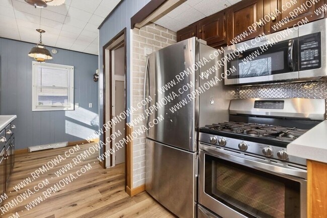 Building Photo - 3620 E 7th St