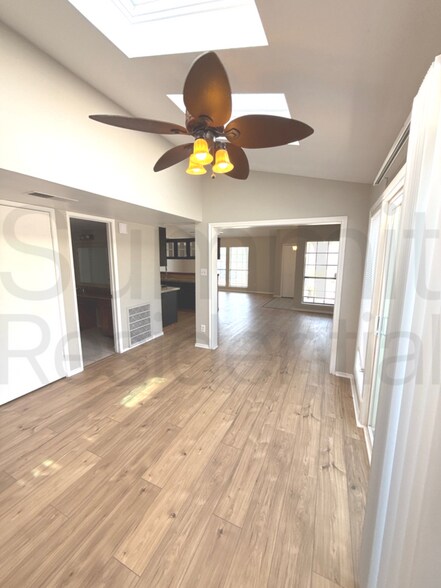 Building Photo - 6076 Dooley Dr