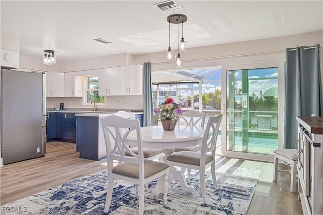 Building Photo - 2868 Sanibel Blvd