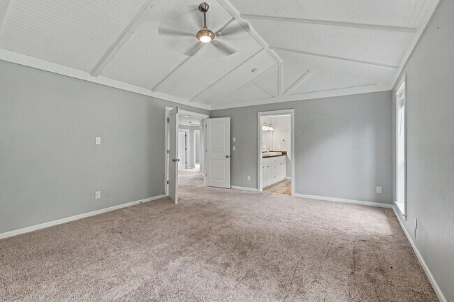 Building Photo - 1321 Chapman Hill Dr NW