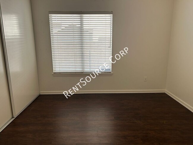 Building Photo - 3210 Lantana Ct