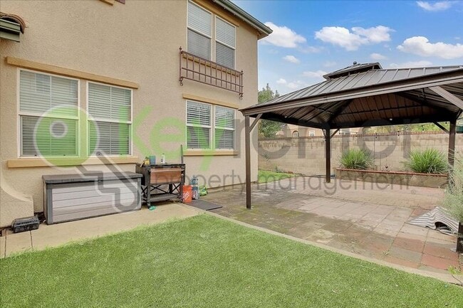 Building Photo - 461 Anjou Cir