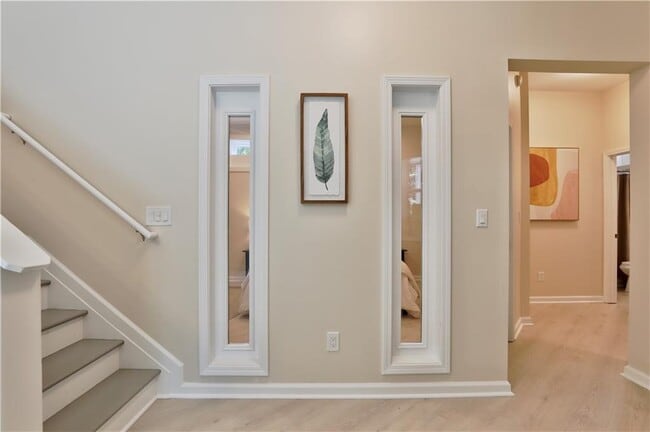 Building Photo - 2125 Clay Rd SW