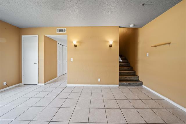 Building Photo - 201 S Las Vegas Trail