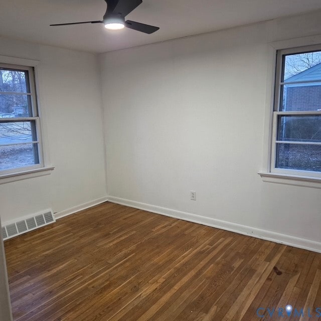 Building Photo - 8011 Kenmore Dr