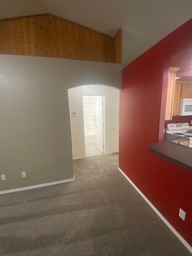 Building Photo - 3 Bed, 2 Bath,  Single Story, CUL-D-SAC Ho...