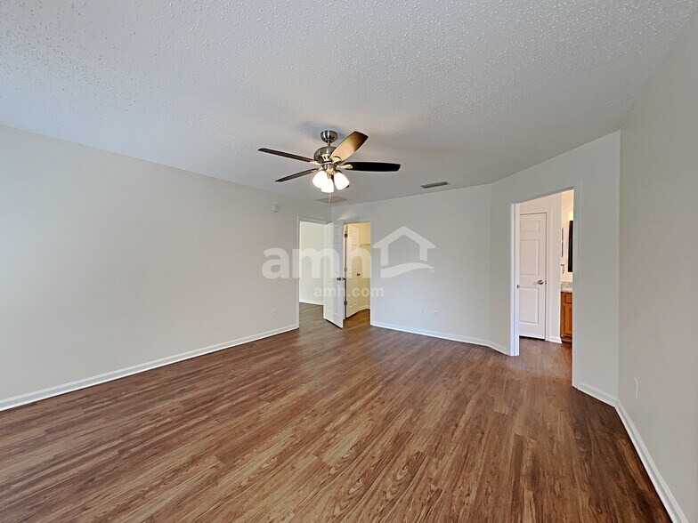 Building Photo - 14024 Fish Eagle Dr E