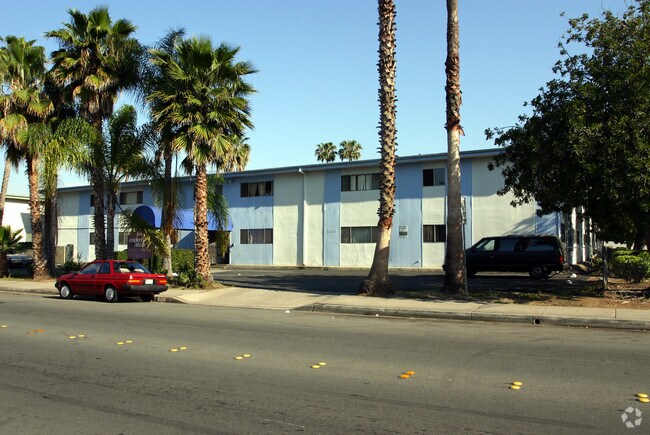 Primary Photo - Courtyard Villas