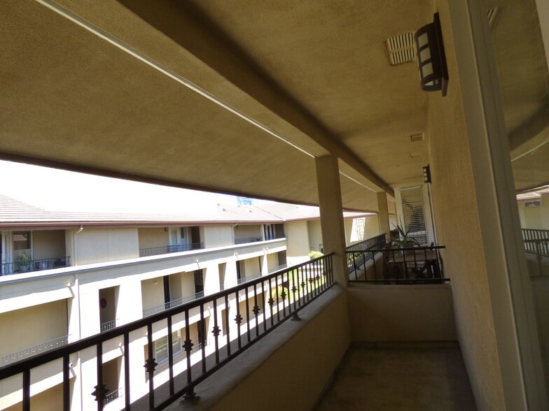 Balcony primary bedroom - 301 W G St