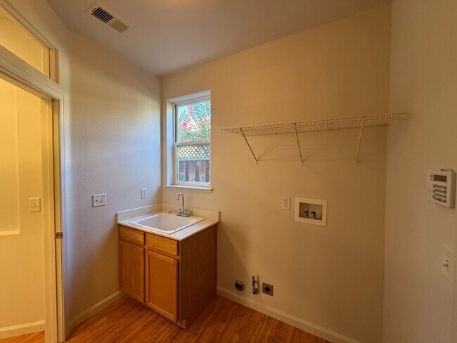 Building Photo - 4-bedroom two story in Sylvan School District!