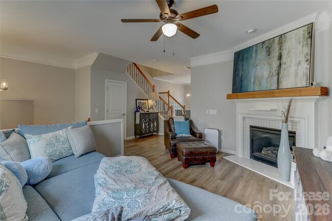 Building Photo - 905 Lyndley Dr