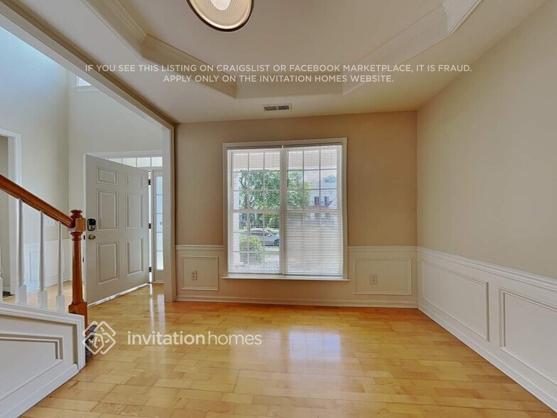 Building Photo - 5304 Granada Hills Dr