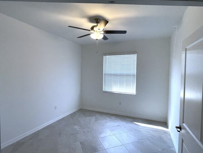 Building Photo - 2184 Dragonfruit Wy