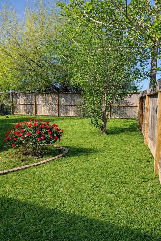 Building Photo - 15823 Regal Trace Ln