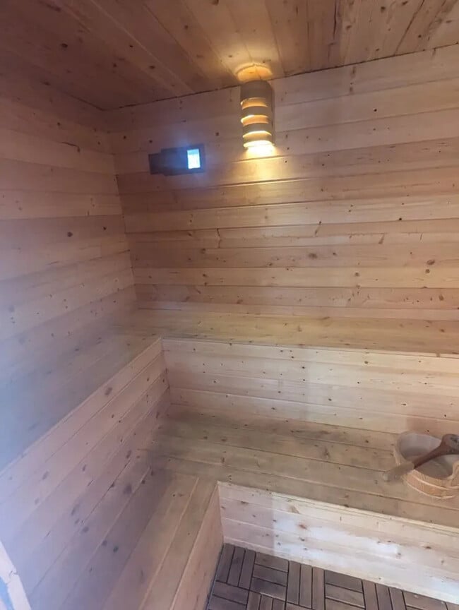 Building Photo - Spacious 4-Bedroom Estate with Chef’s Kitchen