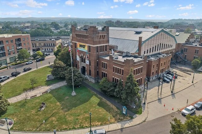 Building Photo - 133 Walton St