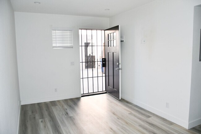 Building Photo - Valencia (994)