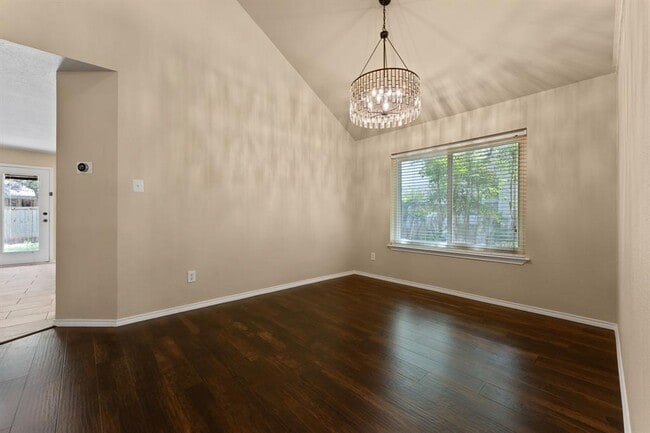 Building Photo - 2104 Lobelia Dr