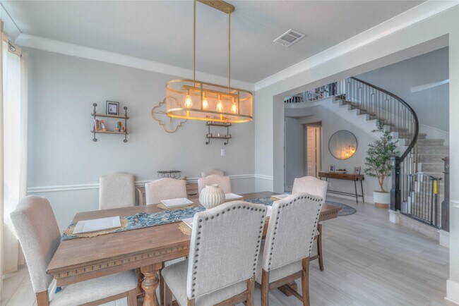 Building Photo - 15006 La Strada Dr