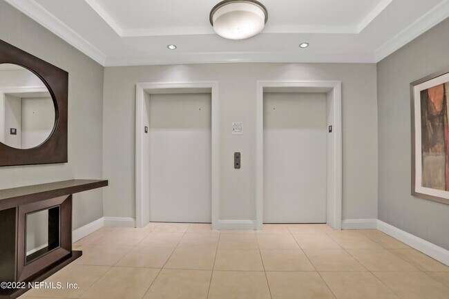 Building Photo - 1431 Riverplace Blvd