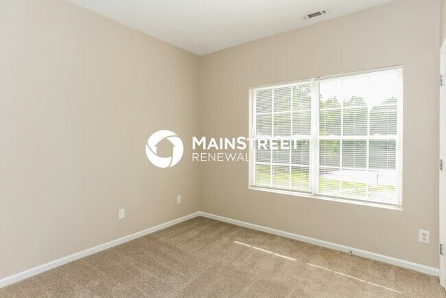 Building Photo - 4 Bedroom Pet-Friendly Home in Newnan, GA ...