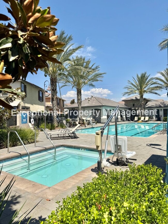 Building Photo - 13941 Blossom Way