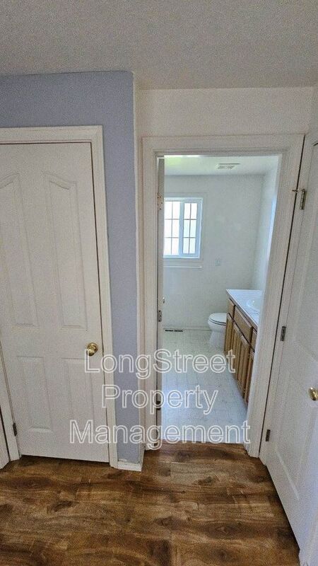 Building Photo - 2565 Burlington St NE