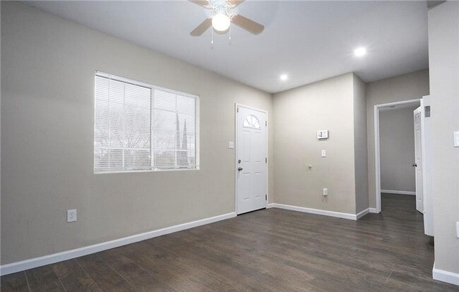 Building Photo - AVAILABLE NOW! LOVELY Remodeled 2 Bedroom ...