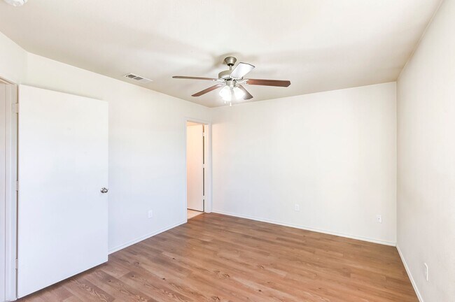 Building Photo - 2913 Starlight Dr