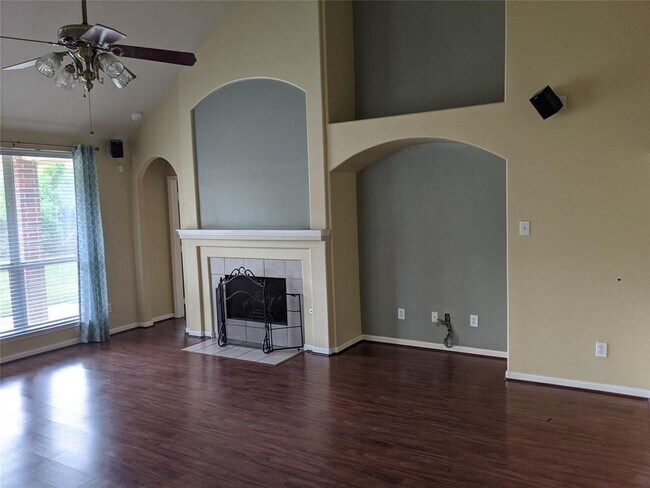 Building Photo - 25727 Shady Spruce Ln