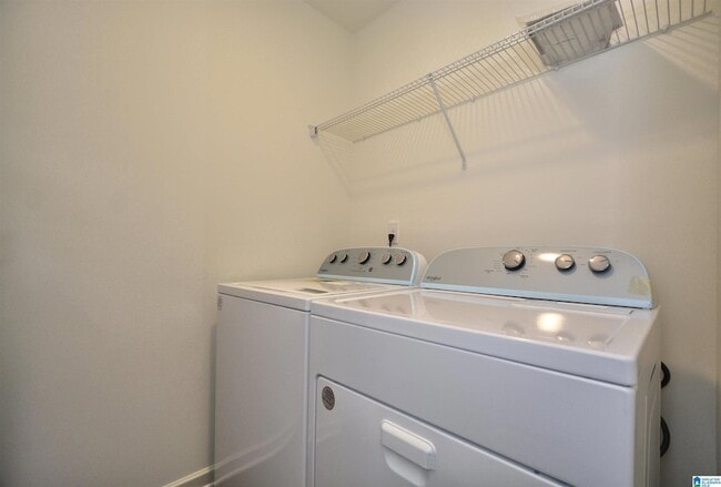 Building Photo - 6558 Creek Cir