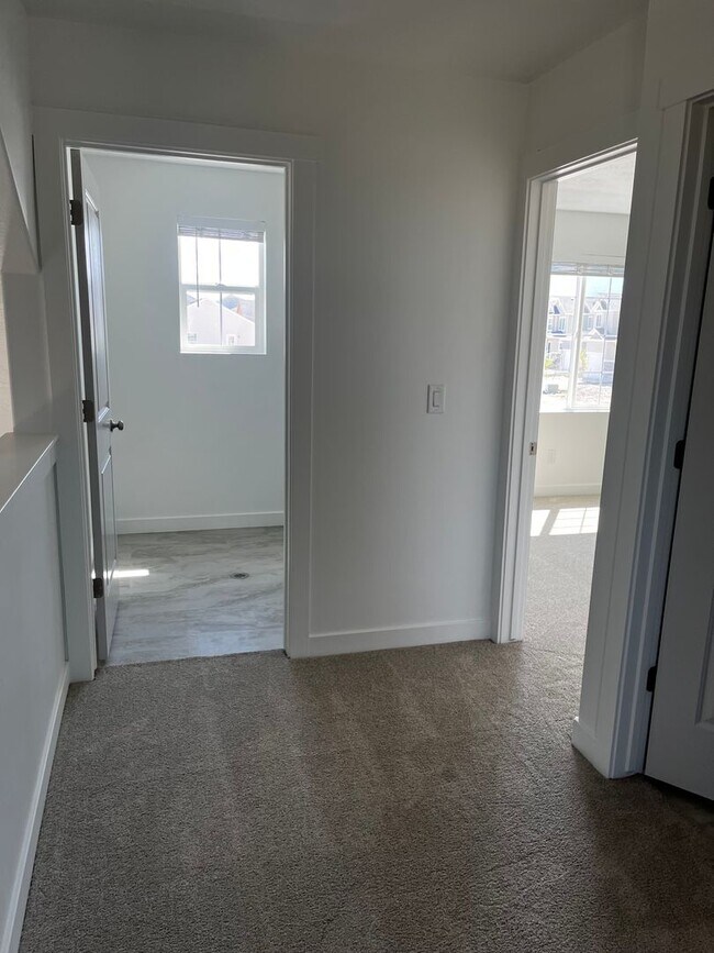 Building Photo - GET $500 OFF THE FIRST MONTHS RENT!!!!