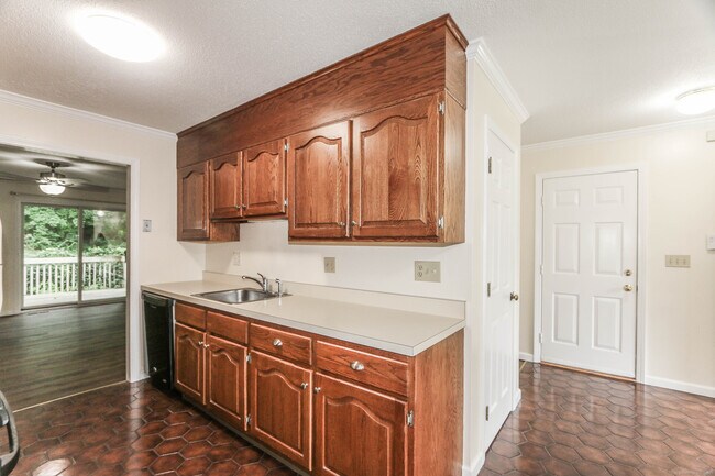 Building Photo - 409 The Meadows