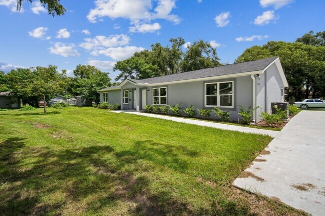 Building Photo - Charming New 3BED-2BATH Apartment in Bartow FL