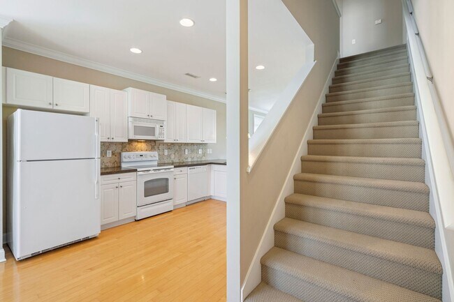 Building Photo - 3 bedroom, 2 1/2 bath unfurnished Townhouse located in Surf City-Ocean views