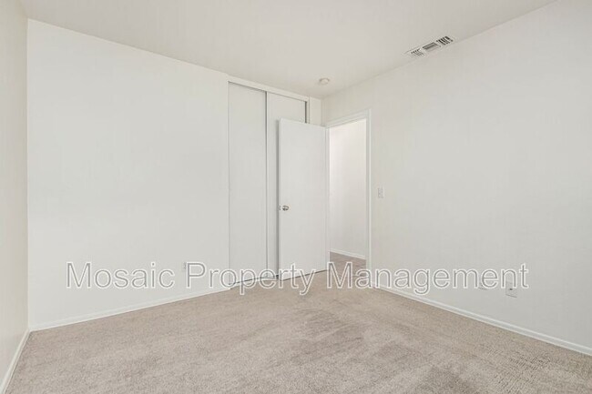 Building Photo - 1543 S Danielson Way