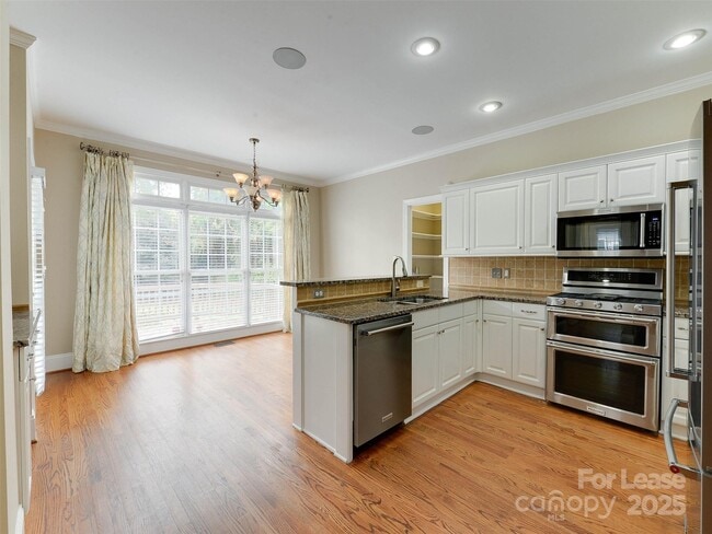 Building Photo - 620 Marsh Rd