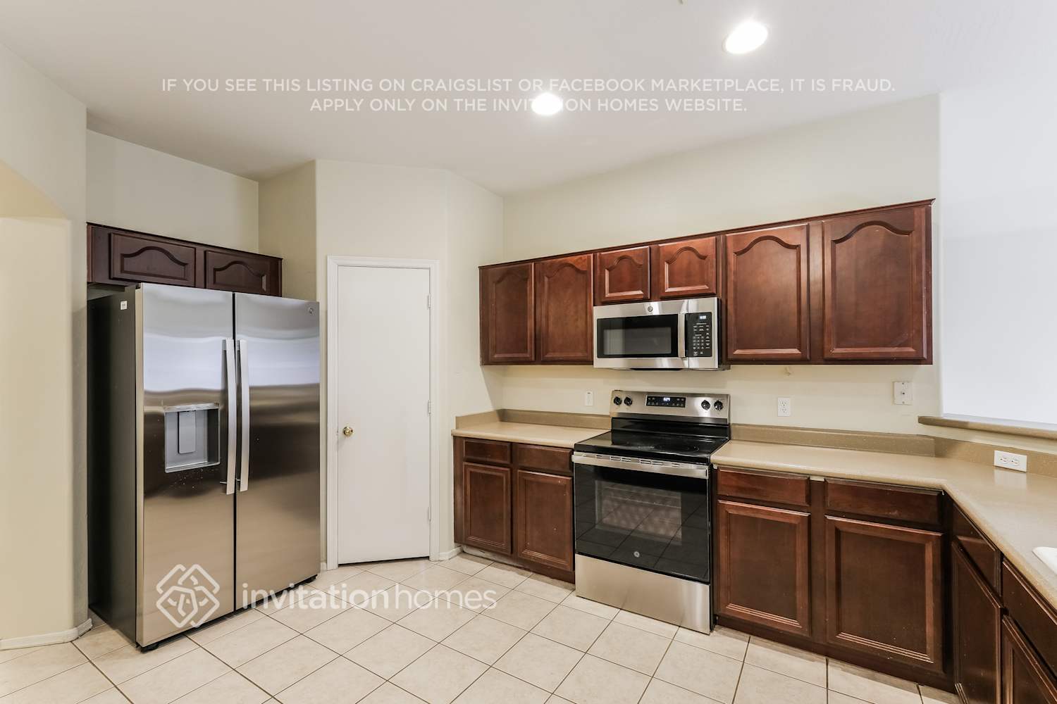 Building Photo - 15722 W Calavar Rd