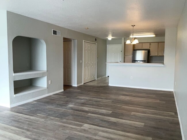 Building Photo - Available now!  Gated Community in Hunters Creek, Audubon Villas!