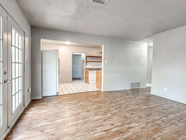 Building Photo - 601 N Wisconsin Ave