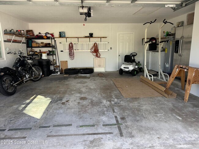 Building Photo - 2841 College View Dr