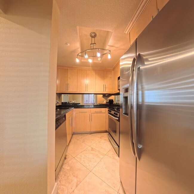 Building Photo - Luxury Mid-Rise | Guard Gated | Underground Garage Area | Resort Style Amenities