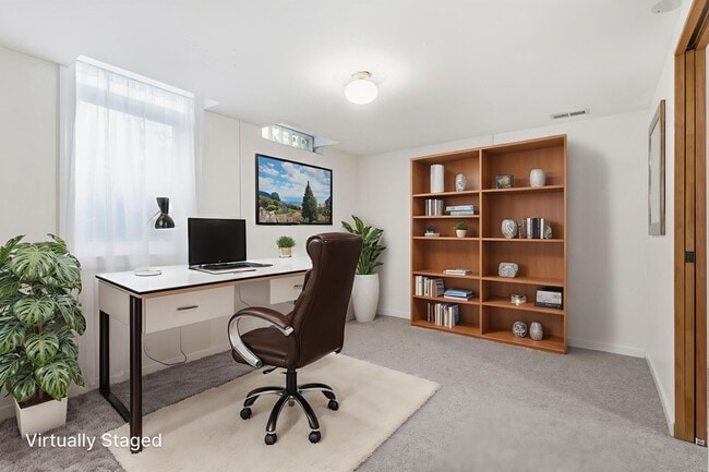 Building Photo - 560 S Ann Arbor St