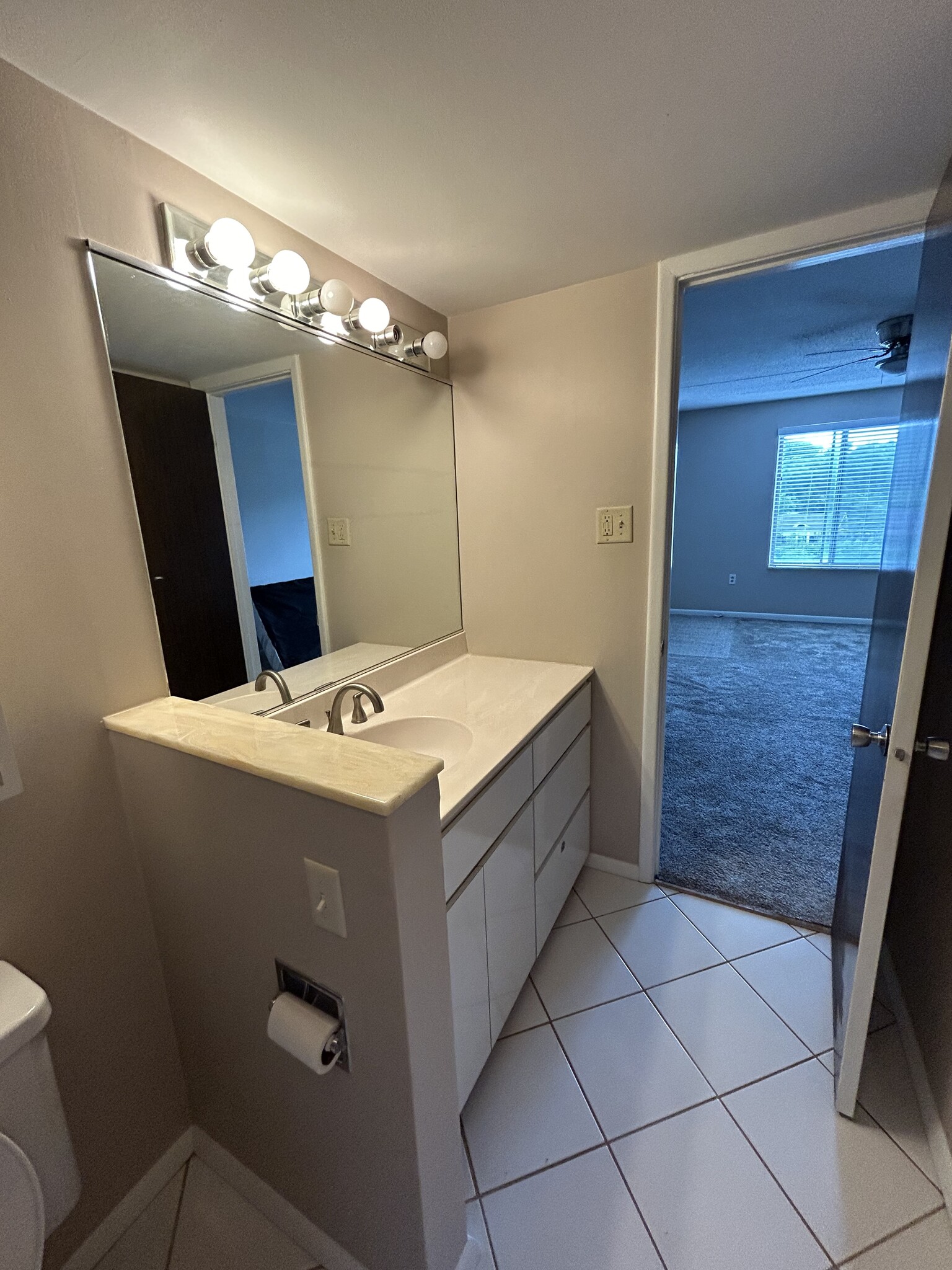 Ensuite Bathroom - 2160 Greentree Rd