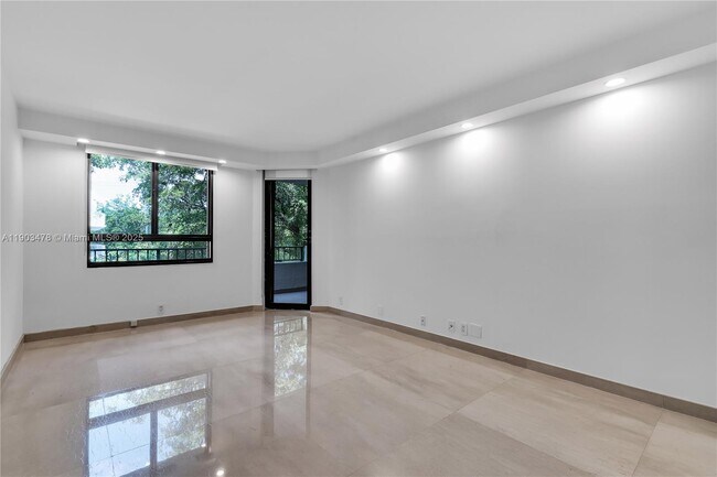 Building Photo - 141 Crandon Blvd