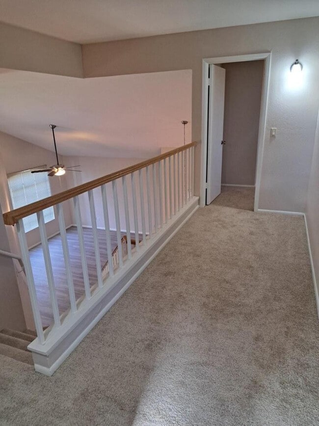 Building Photo - 1443 E Vaughn Ave