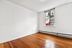 Building Photo - 775 E 5th St